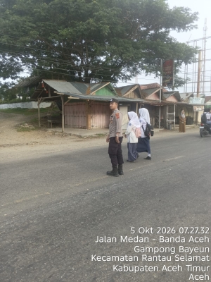 Polsek Rantau Selamat Perkuat Strong Point Pagi Jaga Kelancaran Lalu Lintas Di Bayeun