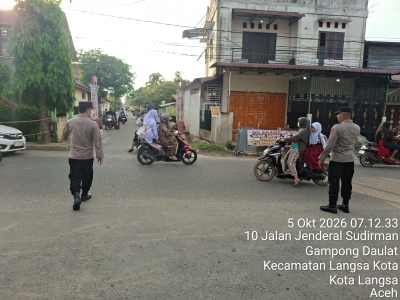 Polsek Langsa Tingkatkan Pengaturan Lalu Lintas Pagi Di Sejumlah Titik Strategis