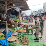 Polsek Langsa Bersama Satpol PP Edukasi PKL Jaga Ketertiban Dan Kelancaran Aktivitas Pasar