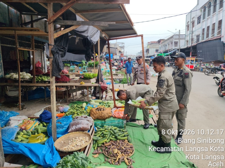Polsek Langsa Bersama Satpol PP Edukasi PKL Jaga Ketertiban Dan Kelancaran Aktivitas Pasar