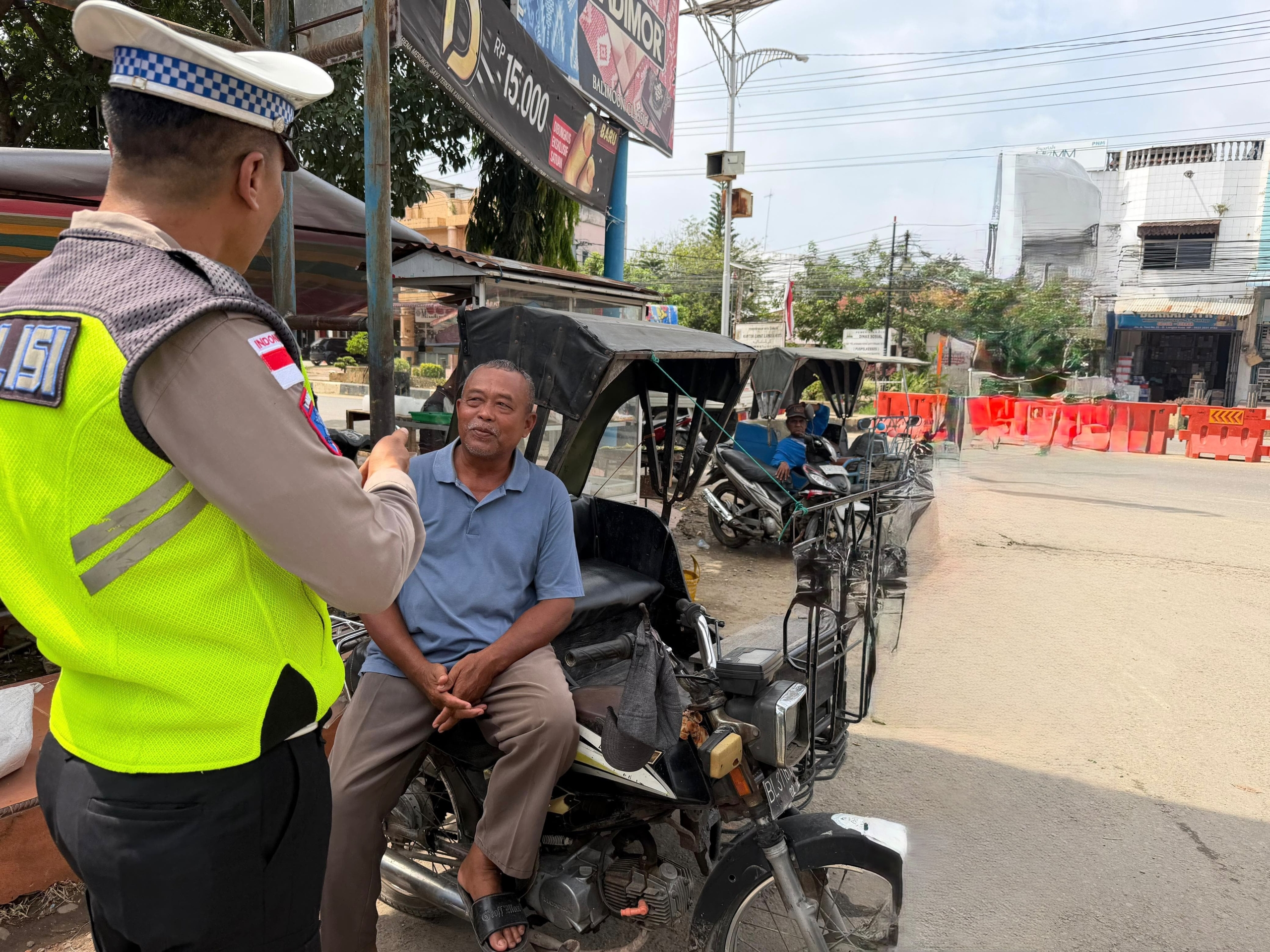 Polantas Karib Sat Lantas Polres Langsa Edukasi Pengemudi Becak Motor Utamakan Keselamatan Berlalu Lintas
