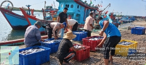 Sat Polairud Polres Langsa Sambangi Nelayan Kuala Langsa, Tekankan Keselamatan Dan Kelestarian Laut