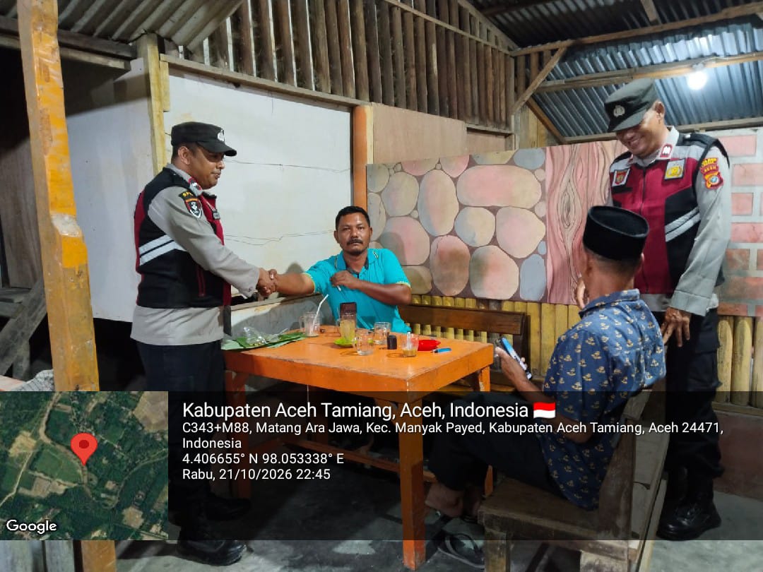 Polsek Manyak Payed Gelar Patroli Malam Di Desa Matang Ara Jawa, Jaga Kamtibmas Tetap Kondusif