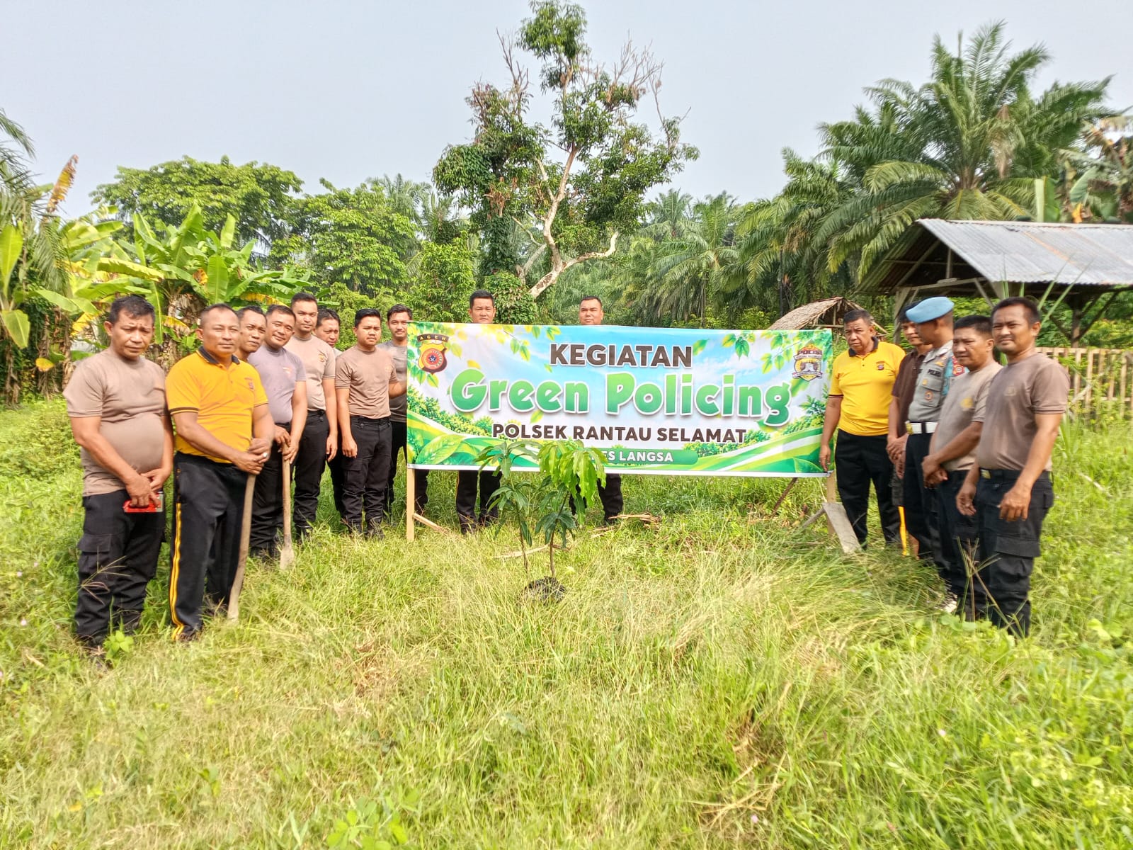 Polsek Rantau Selamat Tanam Pohon, Dukung Green Policing Dan Pelestarian Lingkungan