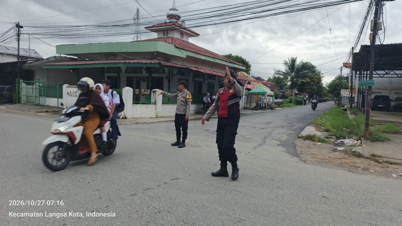 Polsek Langsa Tingkatkan Pelayanan Pagi, Pengaturan Lalu Lintas Difokuskan Pada Titik Rawan Kepadatan