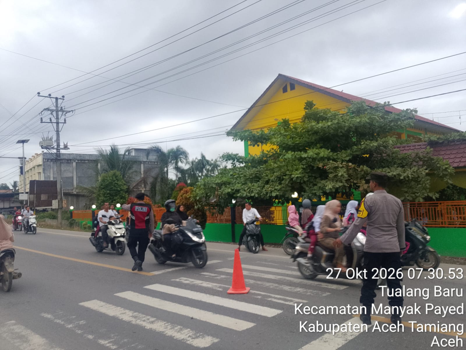 Polsek Manyak Payed Gelar Pengaturan Lalu Lintas Pagi Di Sejumlah Sekolah, Wujudkan Keamanan Dan Kelancaran Pelajar